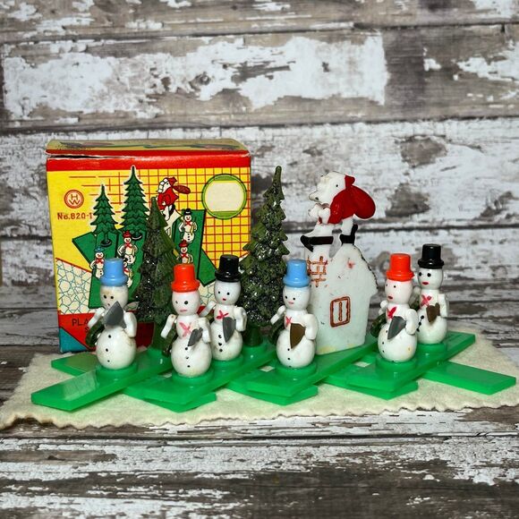 Vintage Christmas Plastic Ornament Snowman Scene Scissor Expansion - Picture 1 of 12